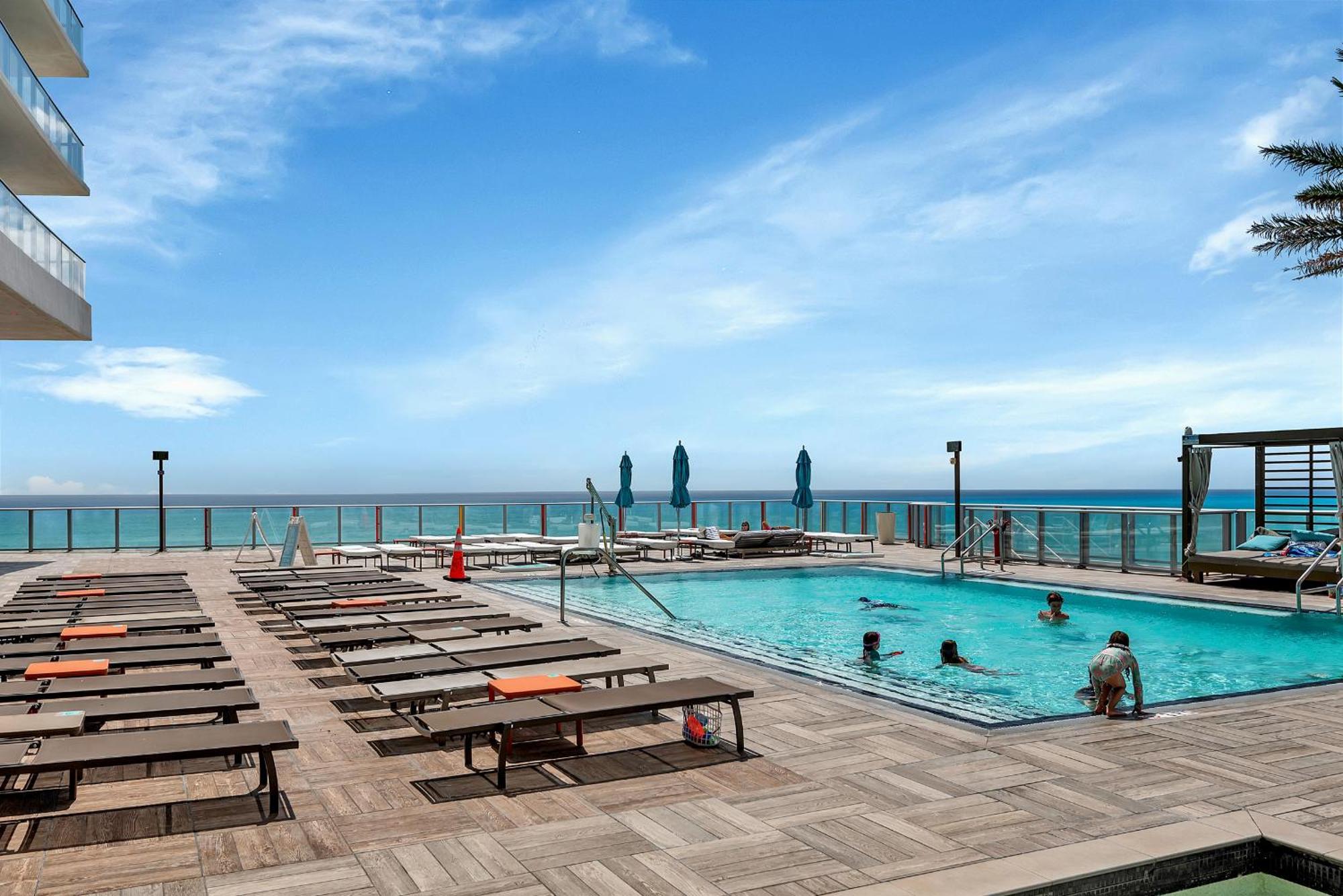203-1Br/1Ba At The Beach Gem! Lux Amenities! Hollywood Zewnętrze zdjęcie